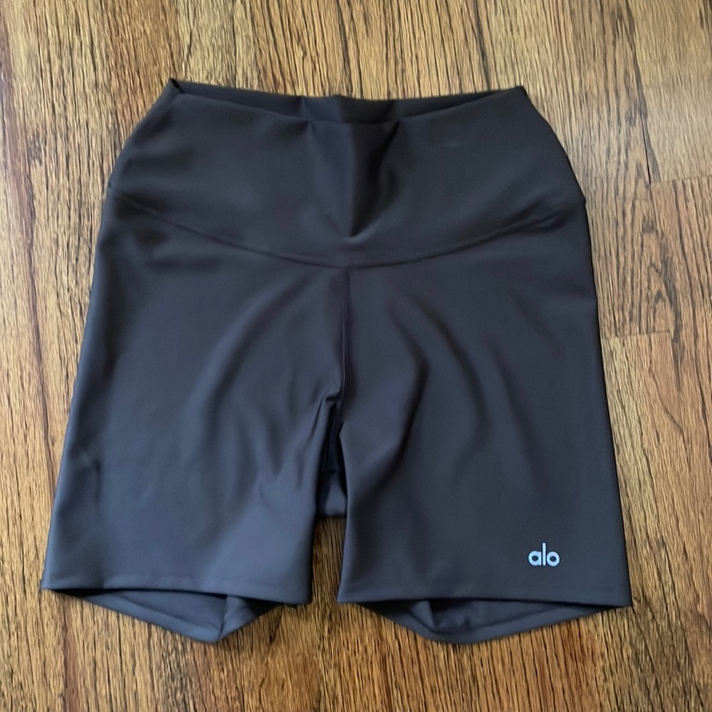 Alo Yoga Airlift Energy Shorts Espresso